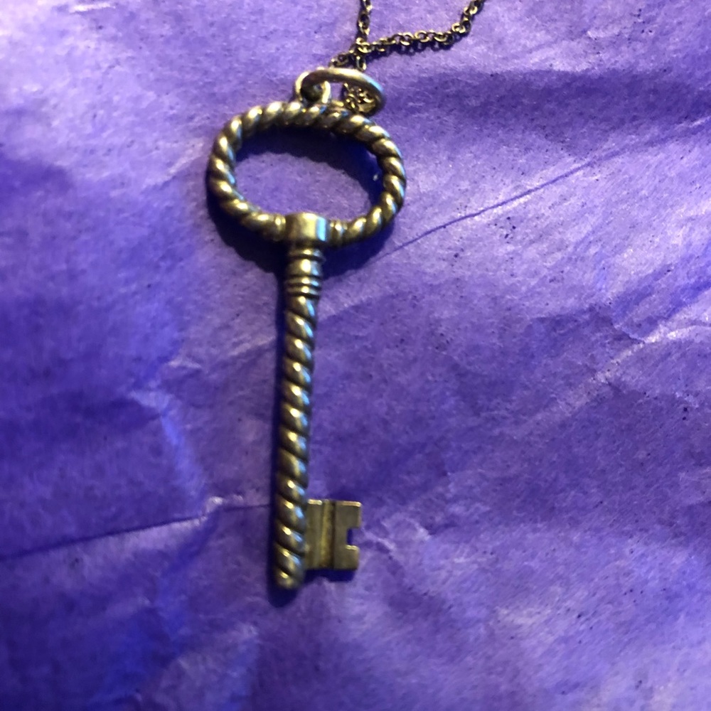 Authentic sterling silver Tiffany key necklace - Picture 3 of 7